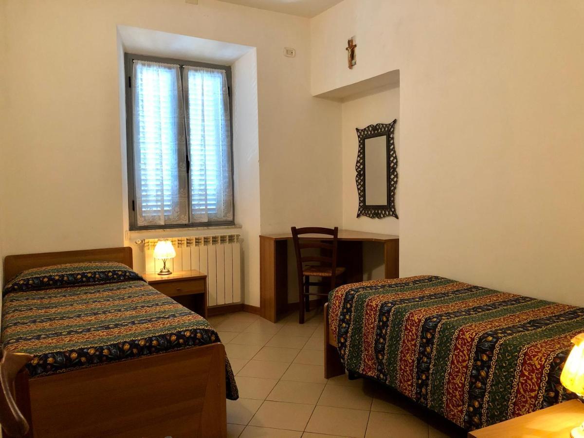 Hotel Residenza Pitigliano Gens Petilia - Nuova Gestione Exterior foto