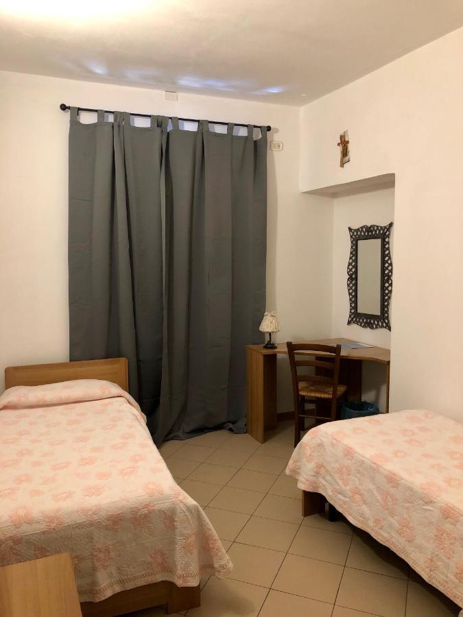 Hotel Residenza Pitigliano Gens Petilia - Nuova Gestione Exterior foto