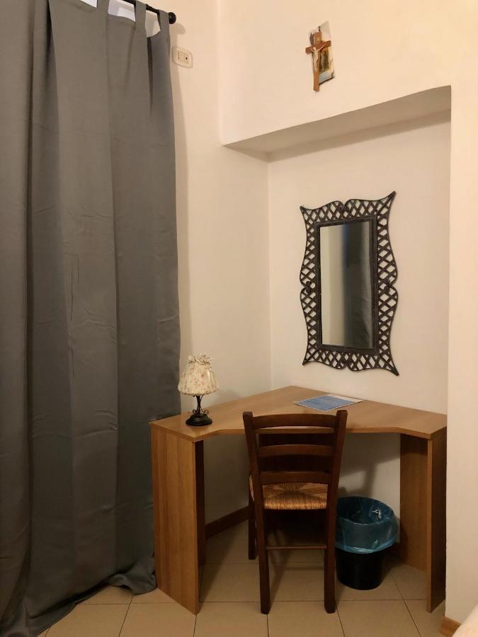 Hotel Residenza Pitigliano Gens Petilia - Nuova Gestione Exterior foto