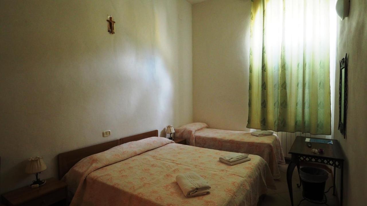Hotel Residenza Pitigliano Gens Petilia - Nuova Gestione Exterior foto
