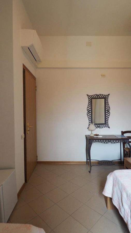 Hotel Residenza Pitigliano Gens Petilia - Nuova Gestione Exterior foto